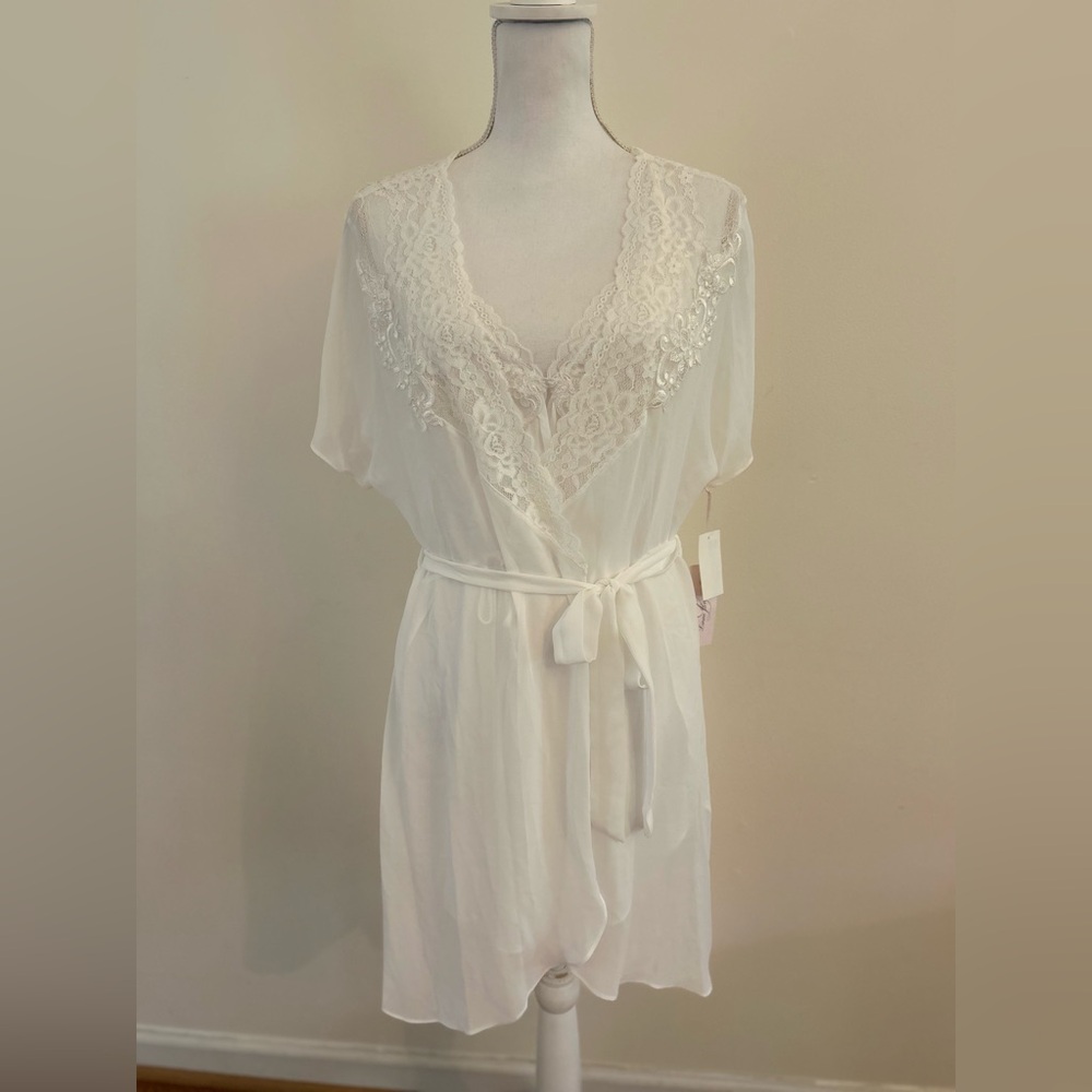 NEW/NWT Linea Donatello White Chiffon Lace Beaded Nightgown & Robe Size s/M